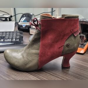 Gold Button 9014 Two-Tone Ankle Boots